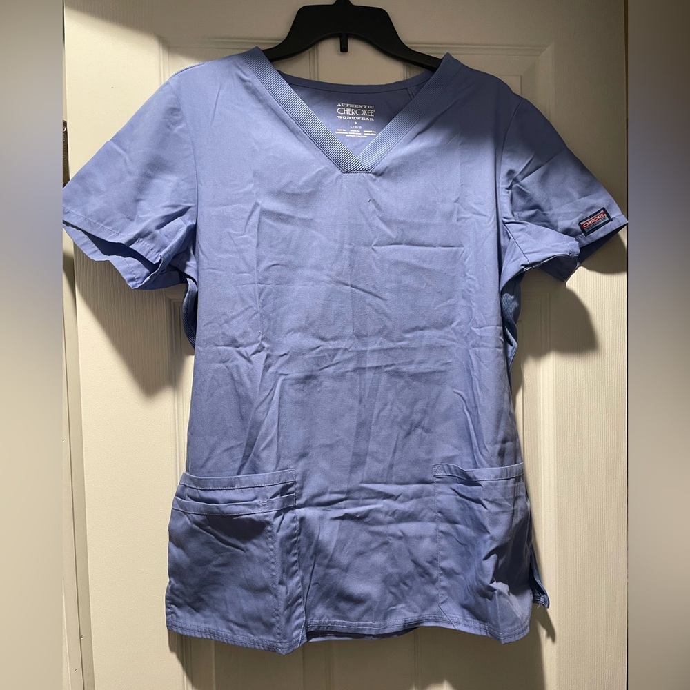 L Cherokee Workwear Scrub Top (ceil blue)